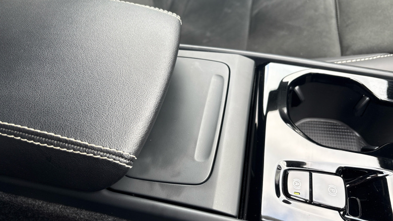 Volvo Xc40 2.0 B4P R DESIGN Pro 5dr Auto [7 speed] Petrol Estate